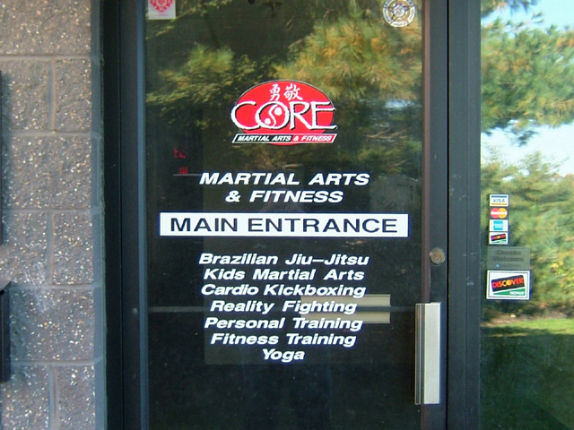 logo doow window lettering